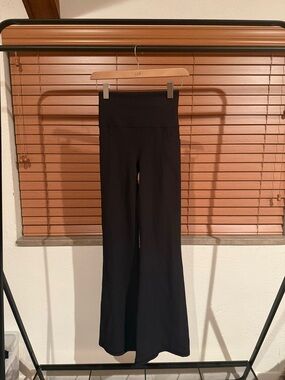 Athleta Salutation Stash Ribbed Flare Leggings